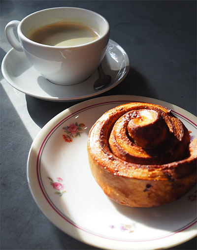 Café blanc au salon de thé Au Jardin à Marseille